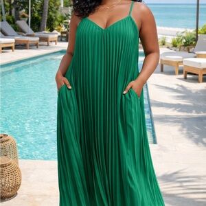 NWT Emerald Green Pleated Maxi Dress Size L Kiniko Flowing Pockets Statement